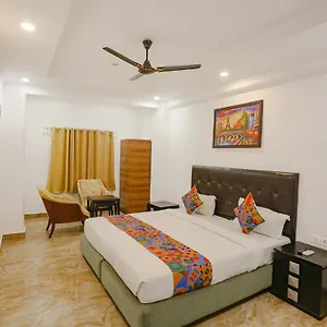 Hotel Fabexpress Taj Residency Near Yashobhoomi Convention Centre