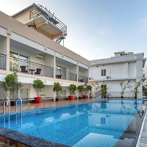 Cloud Castle And Munnar Hotel